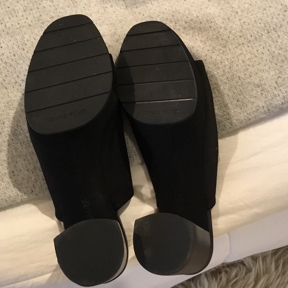 Donald Pliner Georgette Sandal, Black - Picture 8 of 9